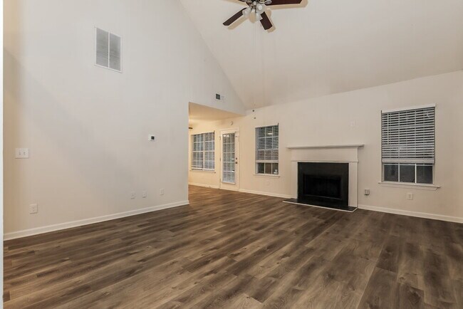 1427 Isleworth Cir, Atlanta, GA 30349 - photo 4