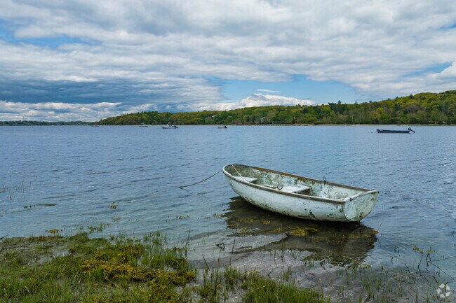 Boating, kayaking, and fishing are popular pastimes for Oyster Bay Cove residents.
