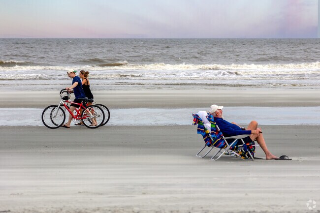 Bluffton Park locals are only 15 miles away from the popular Coligny Beach.