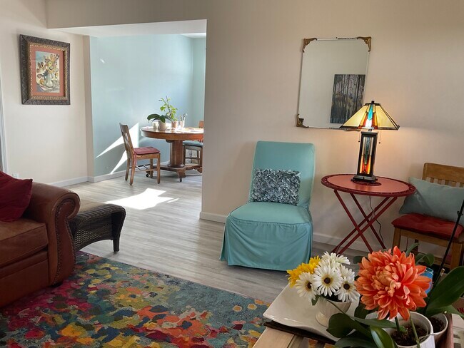 Entrance to dining and kitchen