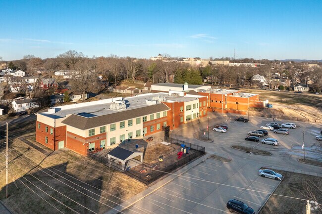 The student to teacher ratio at Franklin Elementary School is 8 to 1.