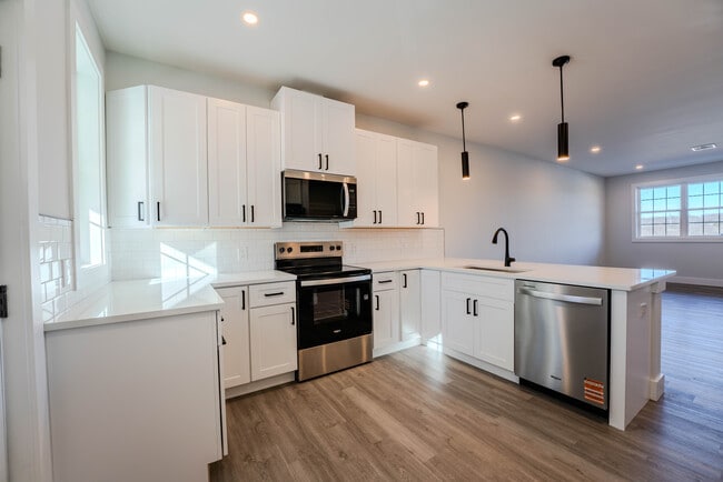 Marin Village, Brookfield, CT 06804 - photo 6