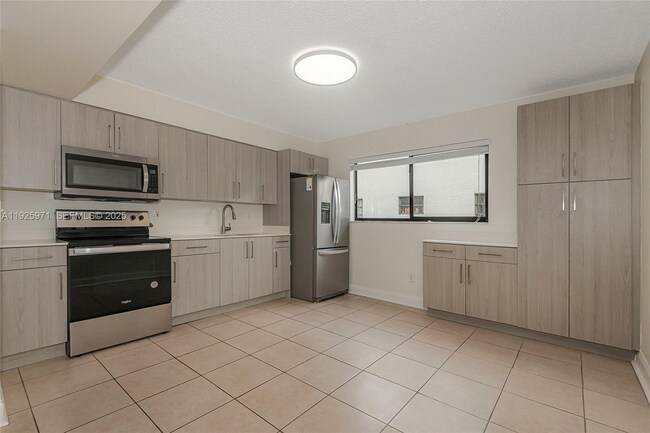 1771 W 58th St, Hialeah, FL 33012 - photo 7