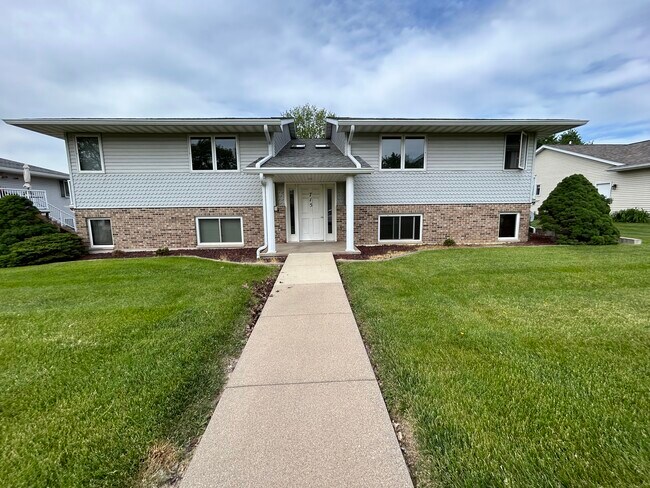 715 S Canterbury Dr unit 3, Freeport, IL 61032 - photo 3