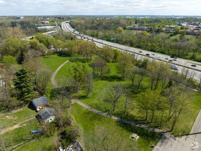Hayden Park is a trailhead for the Alum Creek Trail, which provides access to Shepard Park.