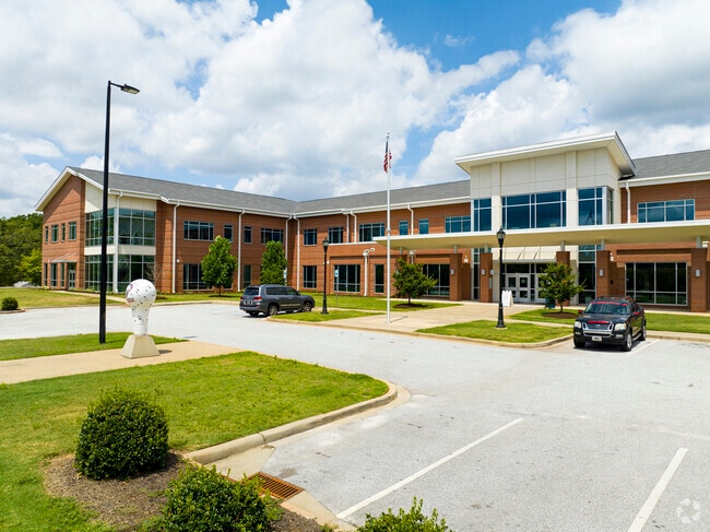 Front entrance to Drayton Mills Elementary, which received a C+ rating on Niche.com.