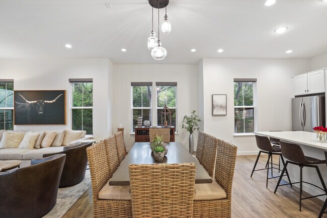 3809 Valley View Rd unit 11, Austin, TX 78704 - photo 2