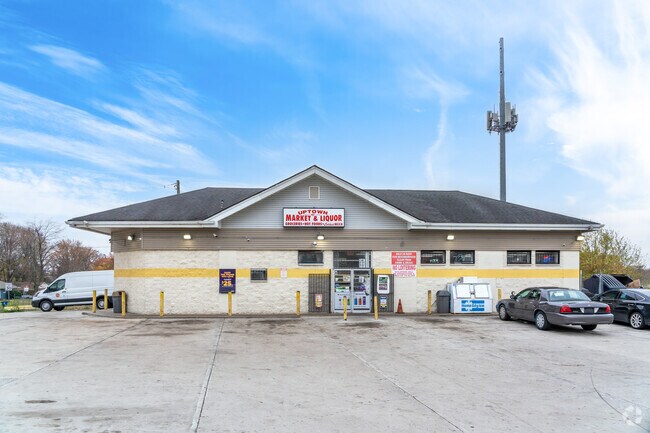 Locals can grab food and snacks at Uptown Market and Liquor in the Glasgow Village neighborhood.