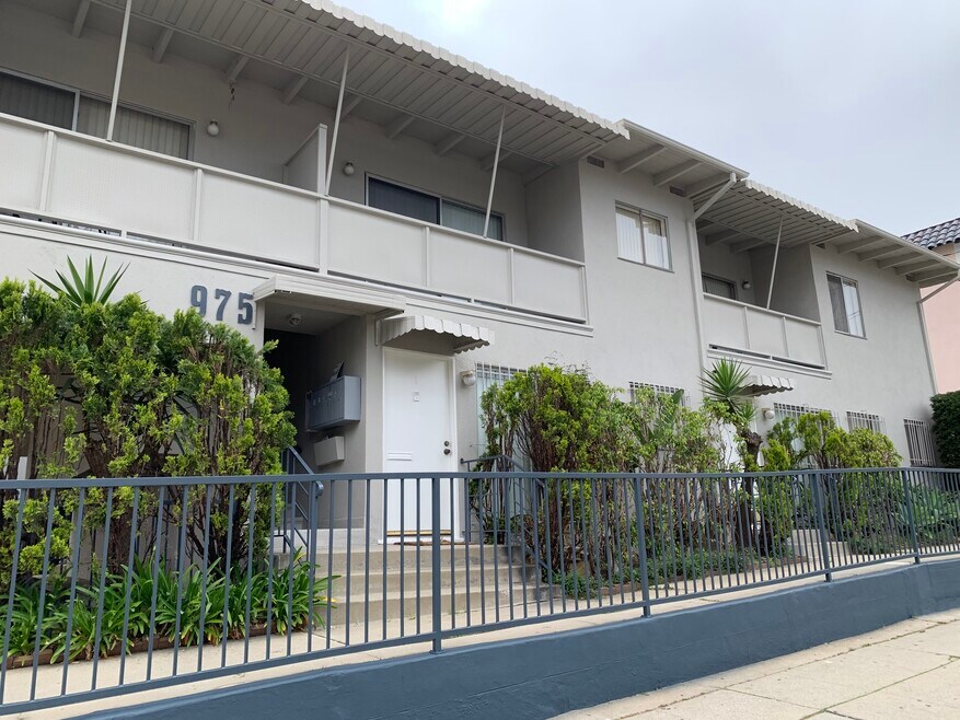 975 S Barrington Ave, Los Angeles, CA 90049 - photo 1