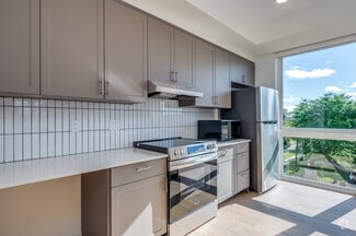 329-331 E College Ave, Appleton, WI 54911