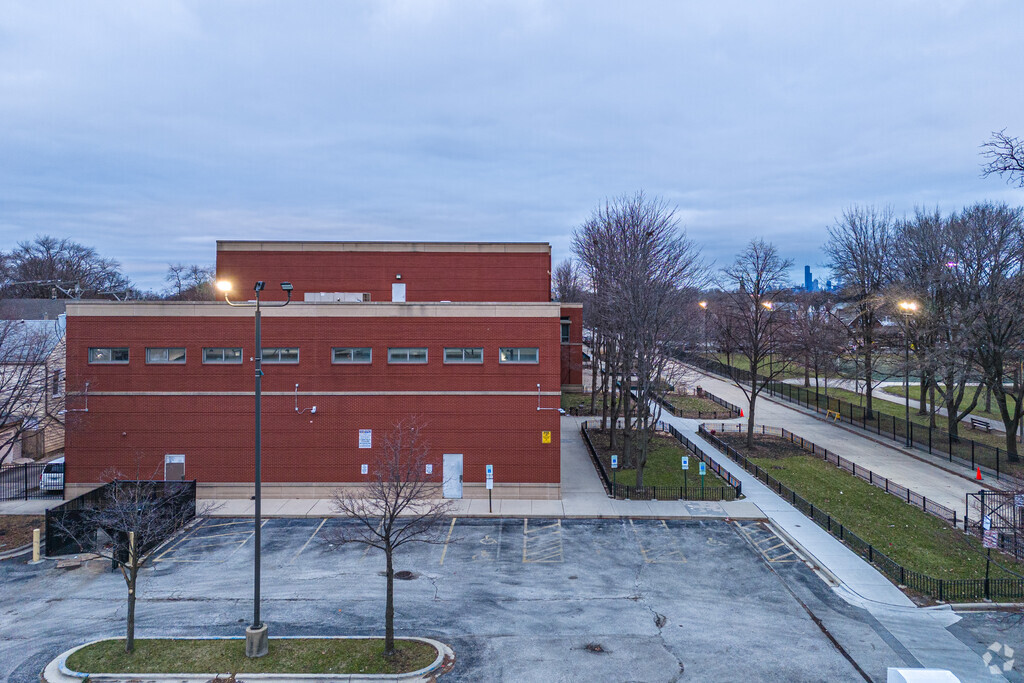 Daley Elementary Academy offers courses in Reading and Math.