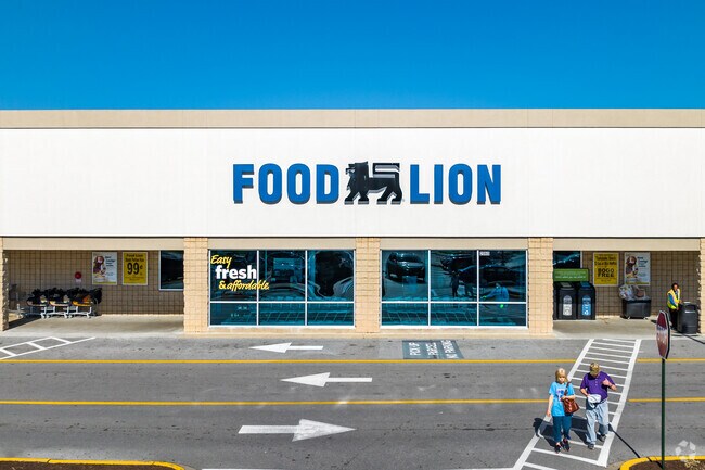 Walnut Ridge Shopping Center has a Food Lion for groceries and everyday essentials.