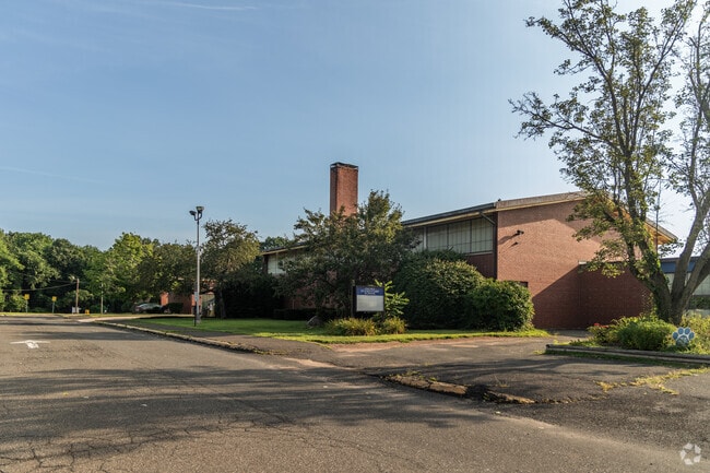 Fausey Elementary School is located in West Springfield, MA.