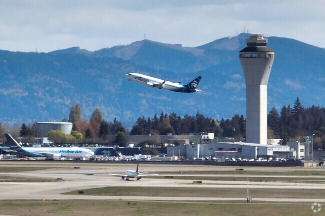 Sea-Tac Airport is a major transportation hub near South Kent