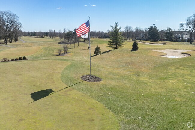 The Arboretum Club offers a challenging, 14-hole golf course open year-round.