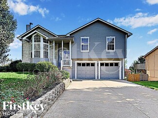 1607 Stasi Ave, Raymore, MO 64083