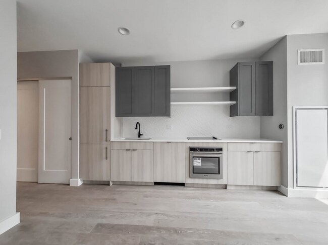 55 W Division St, Chicago, IL 60610 - photo 5