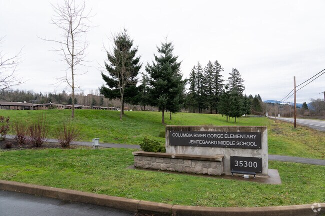 Signage welcomes you to Jemtegaard Middle School.