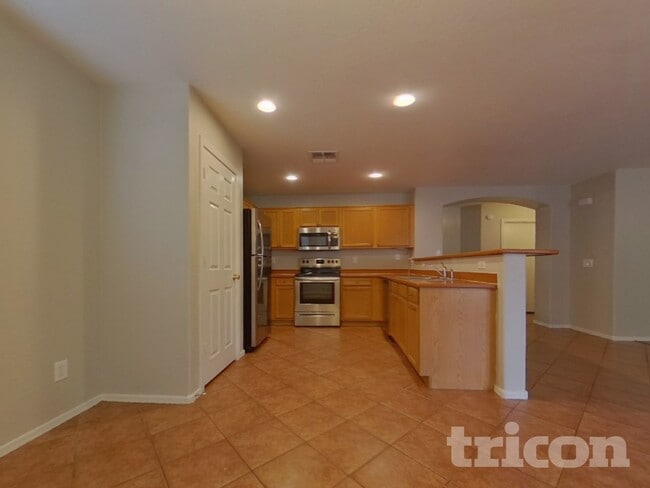 24172 W Desert Bloom St, Buckeye, AZ 85326 - photo 5