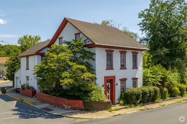 Historic stone colonial homes line Main Street and Chestnut Street in Bath.