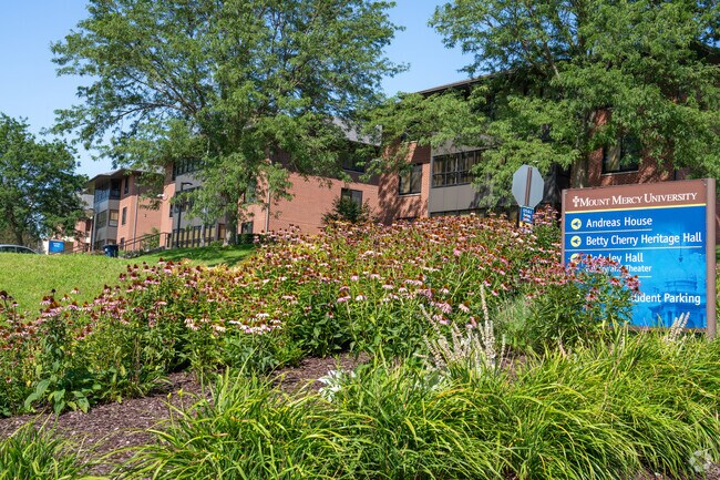 Mount Mercy University, nestled in Mound View, blends academic excellence with scenic beauty.