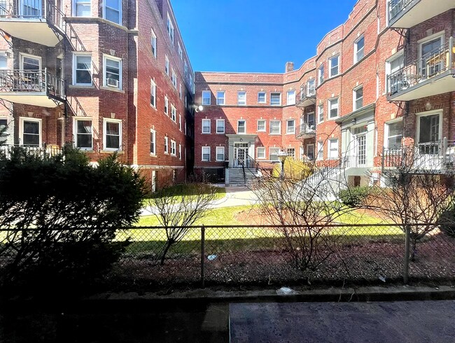 145 Summer St unit 3, Somerville, MA 02143 - photo 2