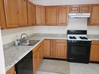 8 Holly Ct, Trenton, NJ 08619