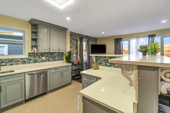 14330 185th St unit studio, Springfield Gardens, NY 11413 - photo 4