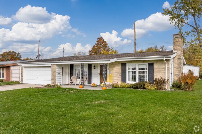 Some ranch homes in Fairfield Terrace/Belmont have covered front porches and garages.