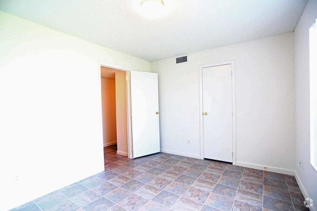 Citrus Meadows Apartment Homes, Bradenton, FL 34208 - photo 4