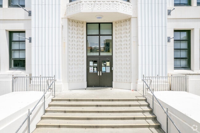 Marina Middle School welcomes San Francisco students.