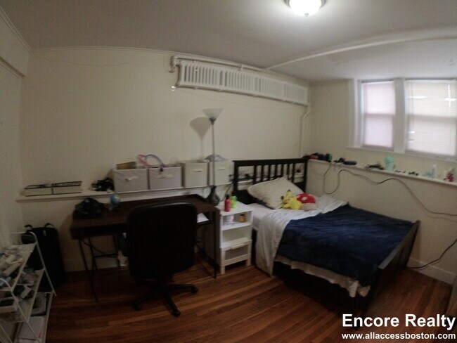 241 Freeman St unit D, Brookline, MA 02446 - photo 7