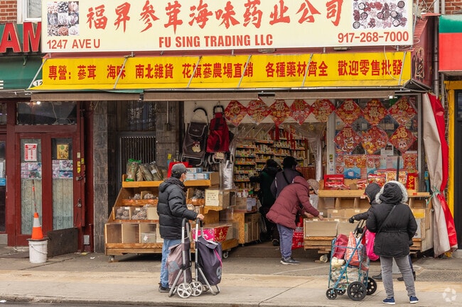 Fu Sing Trading is a local herb shop located in Homecrest.