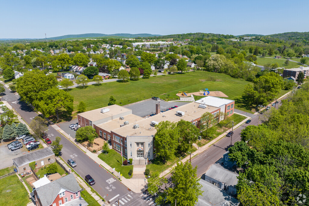 The Lincoln School in Pottstown West End enrolls 340 students in grades K-4.