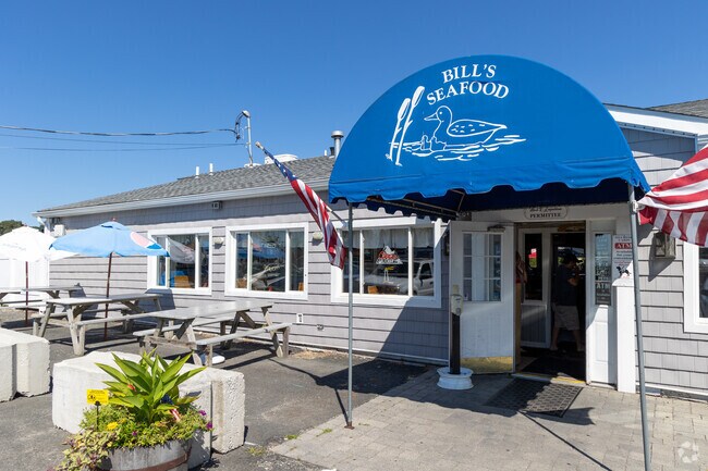 Westbrook's very own Bill's Seafood is the friendly place to get lunch or dinner.