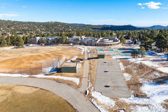 Evergreen Middle School has 588 students in grades 6-8, with a student-teacher ratio of 17 to 1.