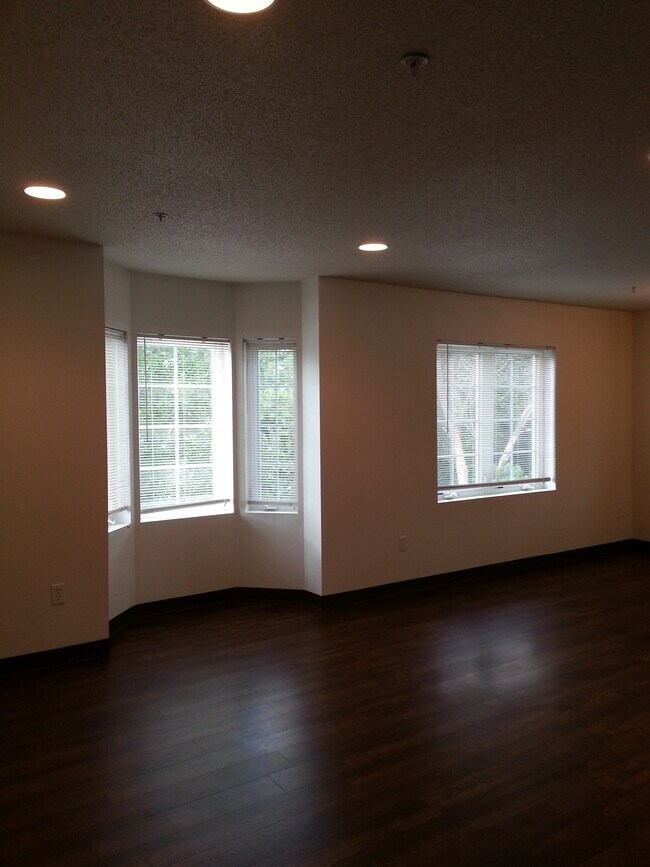 943 S Gilbert St unit 33, Iowa City, IA 52240 - photo 3