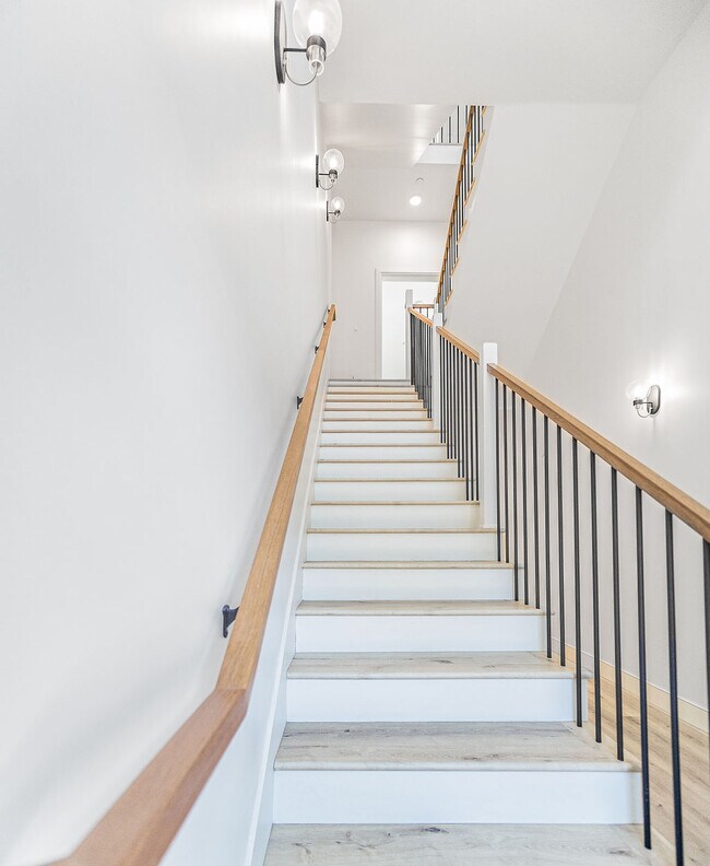 1323 Democracy Aly unit 1, Sacramento, CA 95814 - photo 5