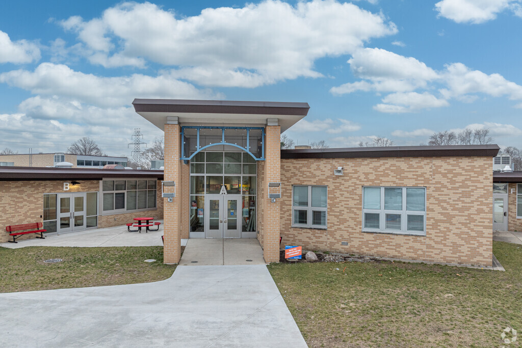 Meadowlawn Elementary School, entrance.