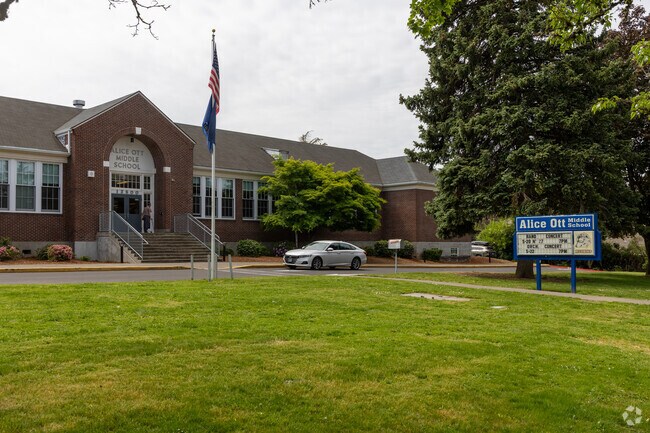 Alice Ott Middle School on SE Ramona Street in Powellhurst-Gilbert.