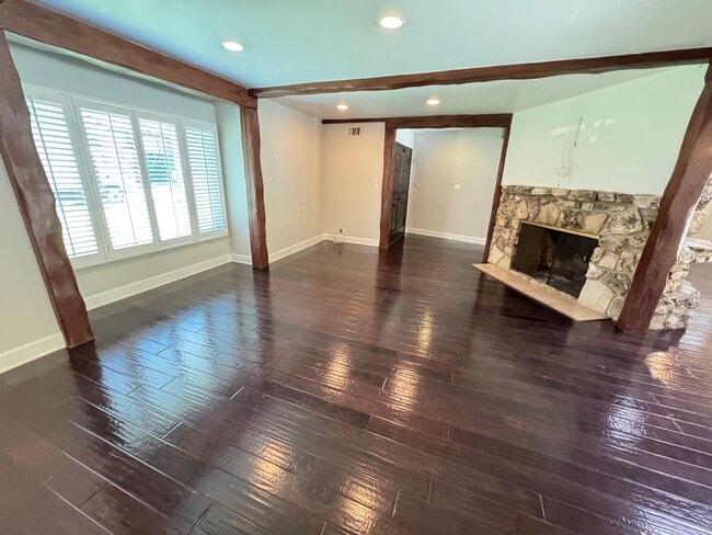 3957 Woodfield Dr, Sherman Oaks, CA 91403 - photo 4