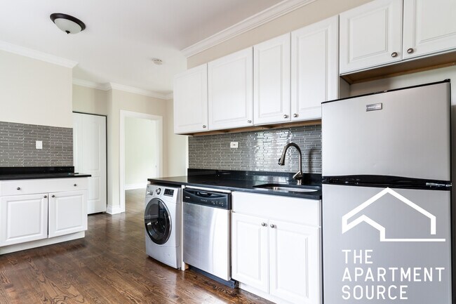 660 W Roscoe St unit 3, Chicago, IL 60657 - photo 2