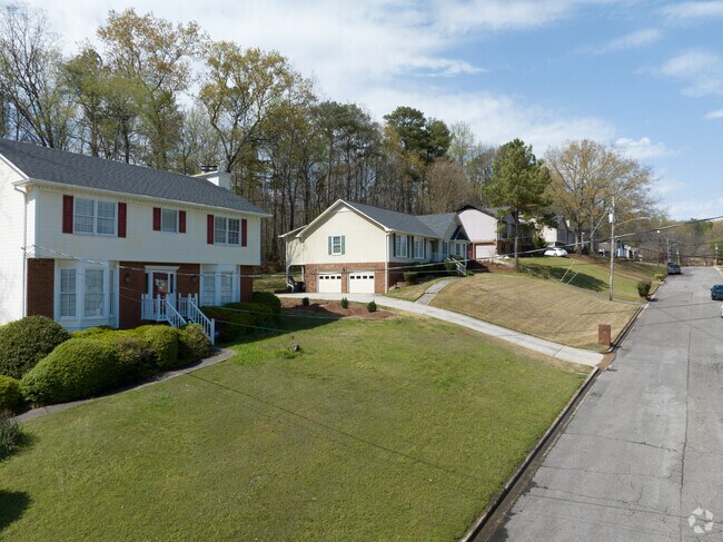 Split level homes can be found in Echo Highlands.