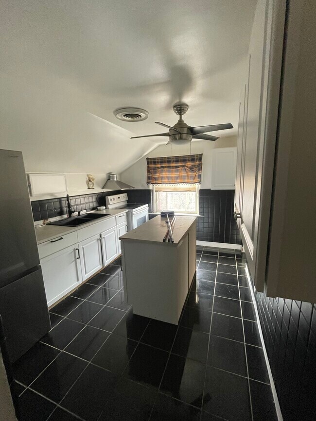 1192 Overlook Ave unit Senior housing, Cincinnati, OH 45238 - photo 6