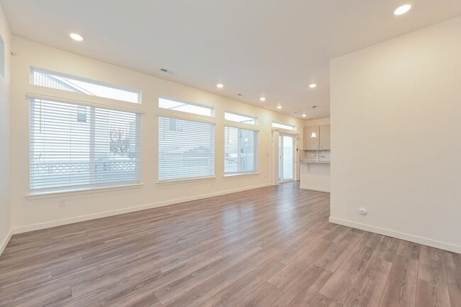 4674 N Tower Dr, Denver, CO 80249 - photo 4