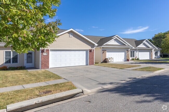 Attached homes in Sunset Acres sell for arounf $250K.