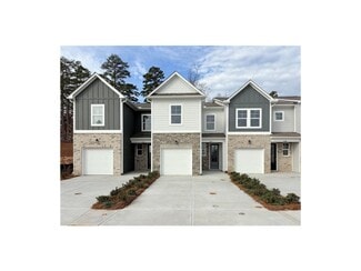 520 Crown Dr, Emerson, GA 30137