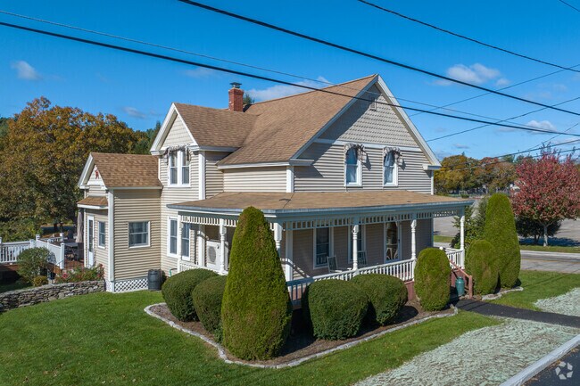 Victorian-style homes in Oxford remind residents of the town's historic roots.