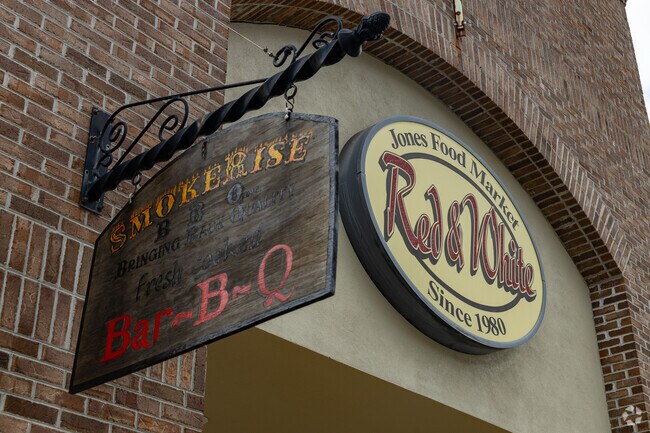 Jones Food Market has been serving Abercorn Heights-Lamara Heights residents since 1980.