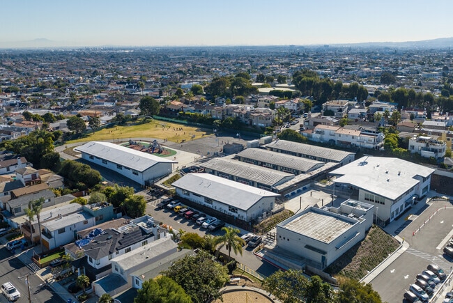 Hermosa View Elementary School in Hermosa Beach, CA has a student to teacher ratio of 18:1.